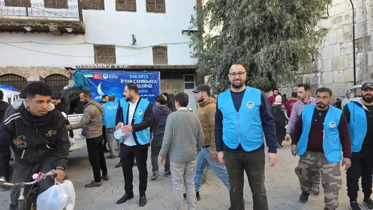 Sakarya Büyükşehir Belediyesi, Şam’da İhtiyaç Sahiplerine Ramazan İftarı Sunuyor