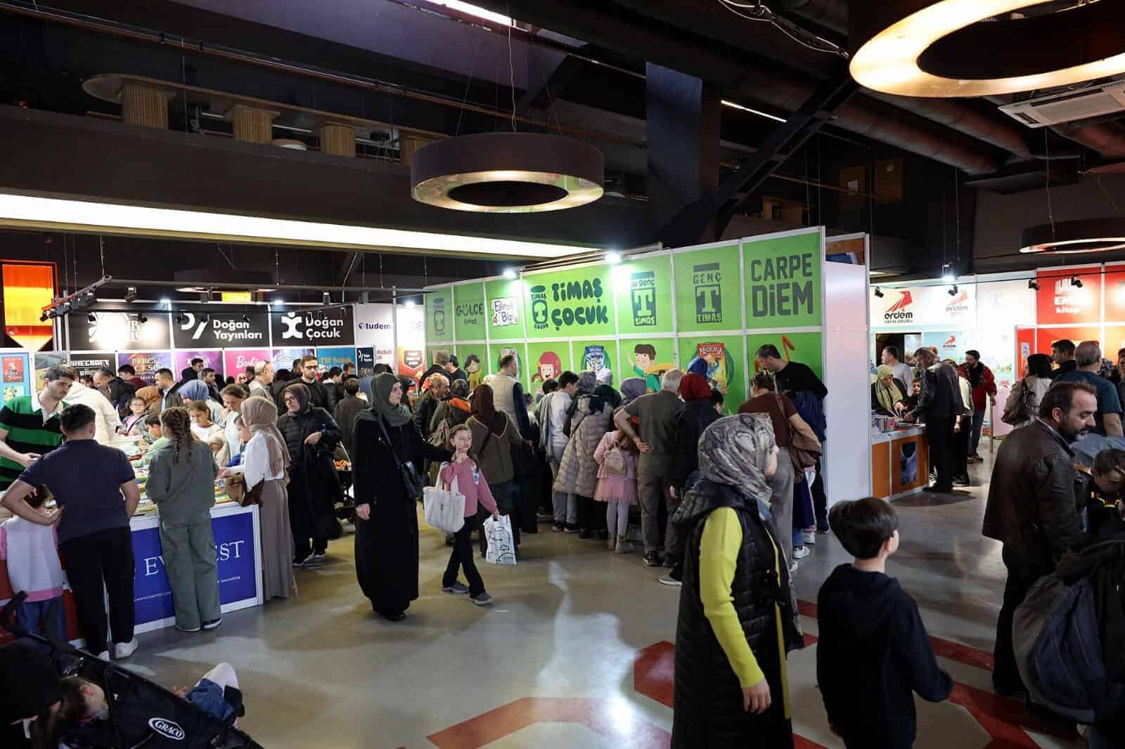 Basın Merkezi, fuar alanında medya ve basın temsilcilerinin bilgi alıp haber yapabileceği önemli bir.