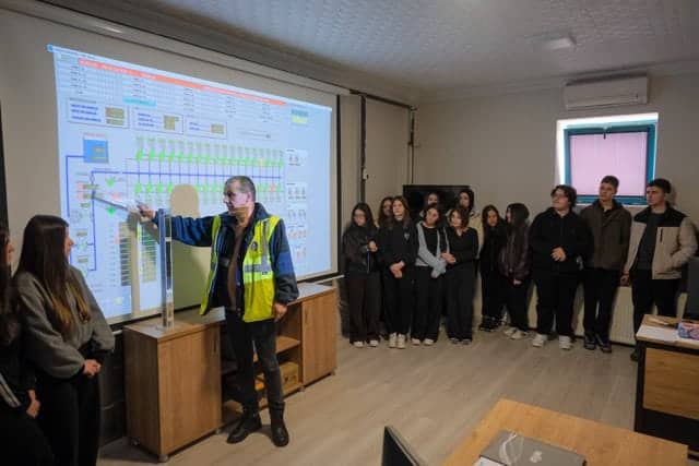 SASKİ, Sakarya'da liselilere suyun kalite süreçlerini uygulamalı olarak gösterdi