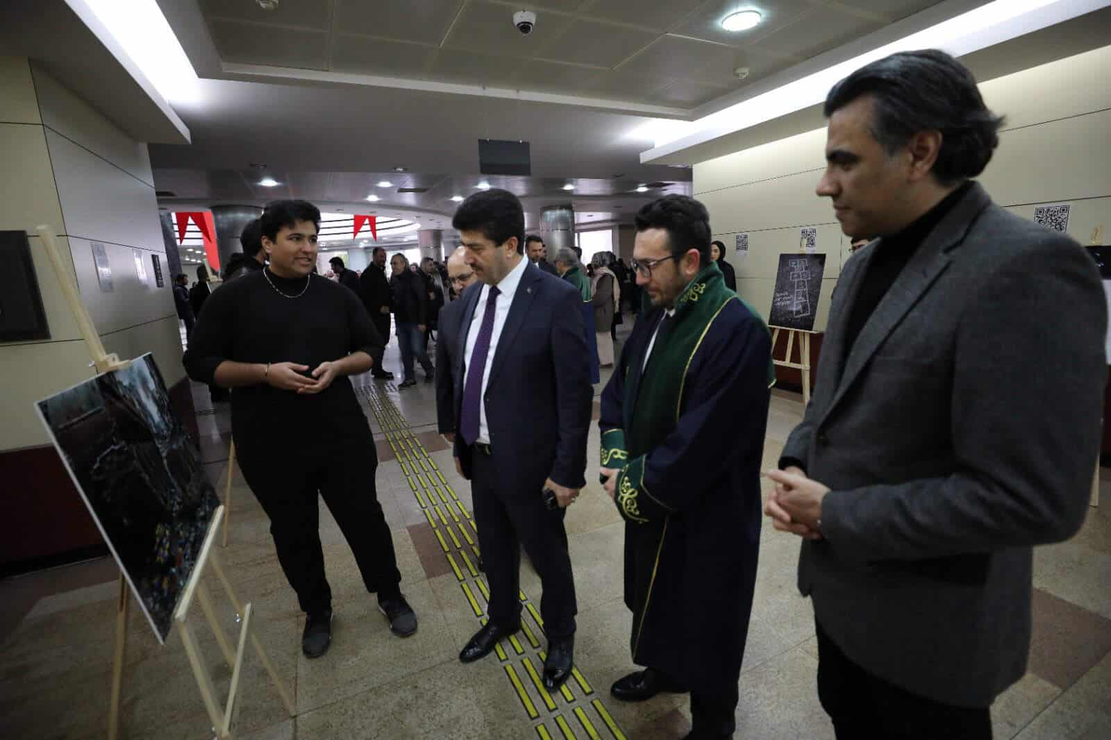 SUBÜ Bilişim Teknolojileri MYO Öğrencilerinden Barış Temalı Sanat Sergisi Açıldı