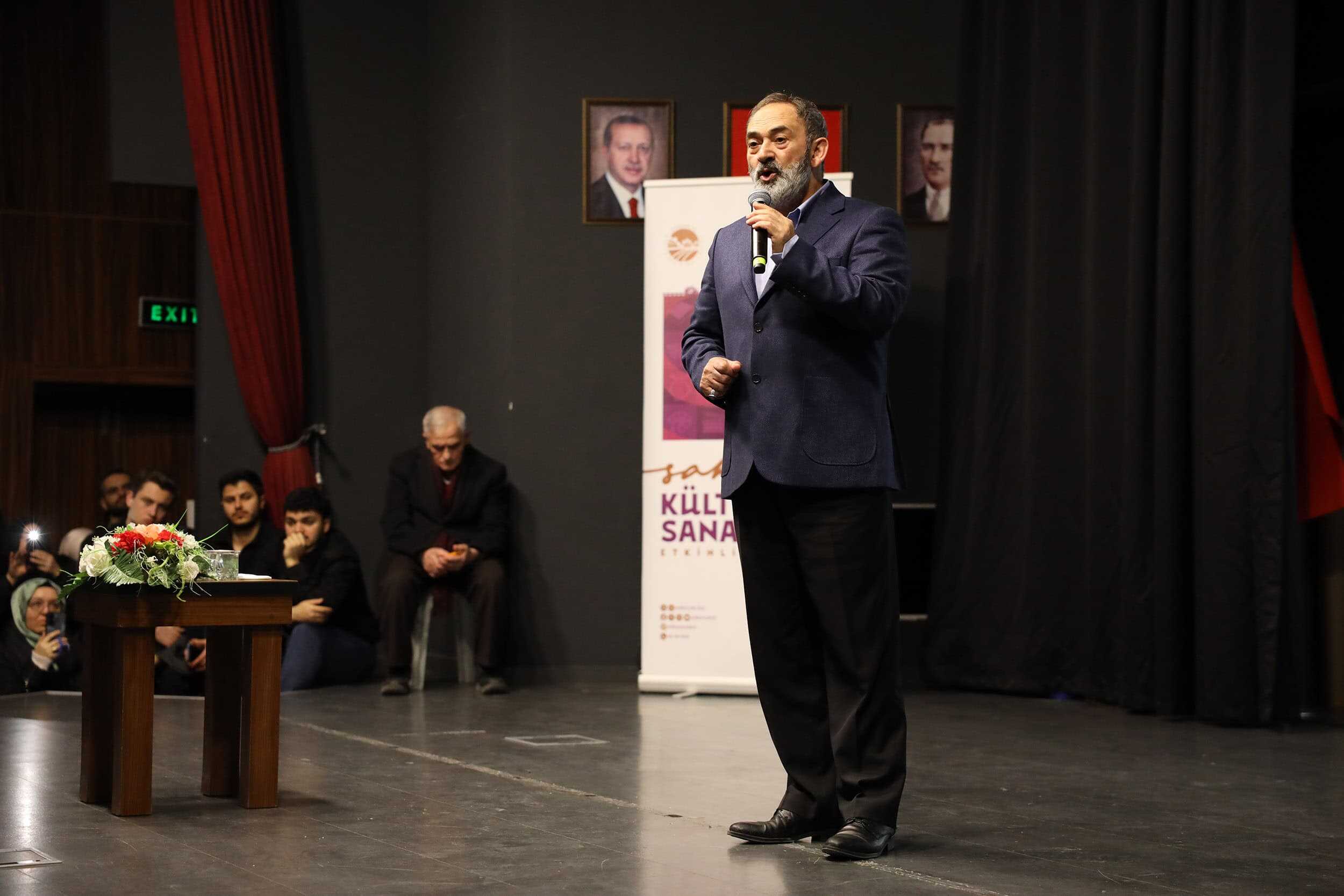 Dursun Ali Erzincanlı'nın Şiir Dinletisi Sakarya'da Yoğun İlgiyle Karşılandı