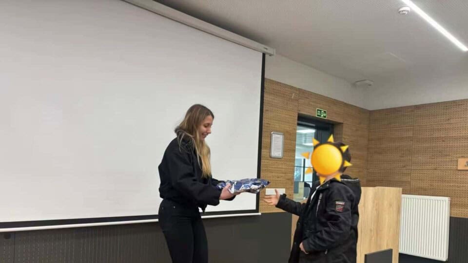 Etkinlik Atölyesi ve Dijital Dönüşüm Öğrencilerinden Küçüklere Bayram Hediyesiyle Sosyal Sorumluluk Örneği