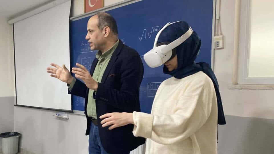 Sakarya MYO’da Sanal Gerçeklik Destekli Teknik Eğitim Uygulamaları Öğrencilere Uygulamalı Olarak Tanıtıldı