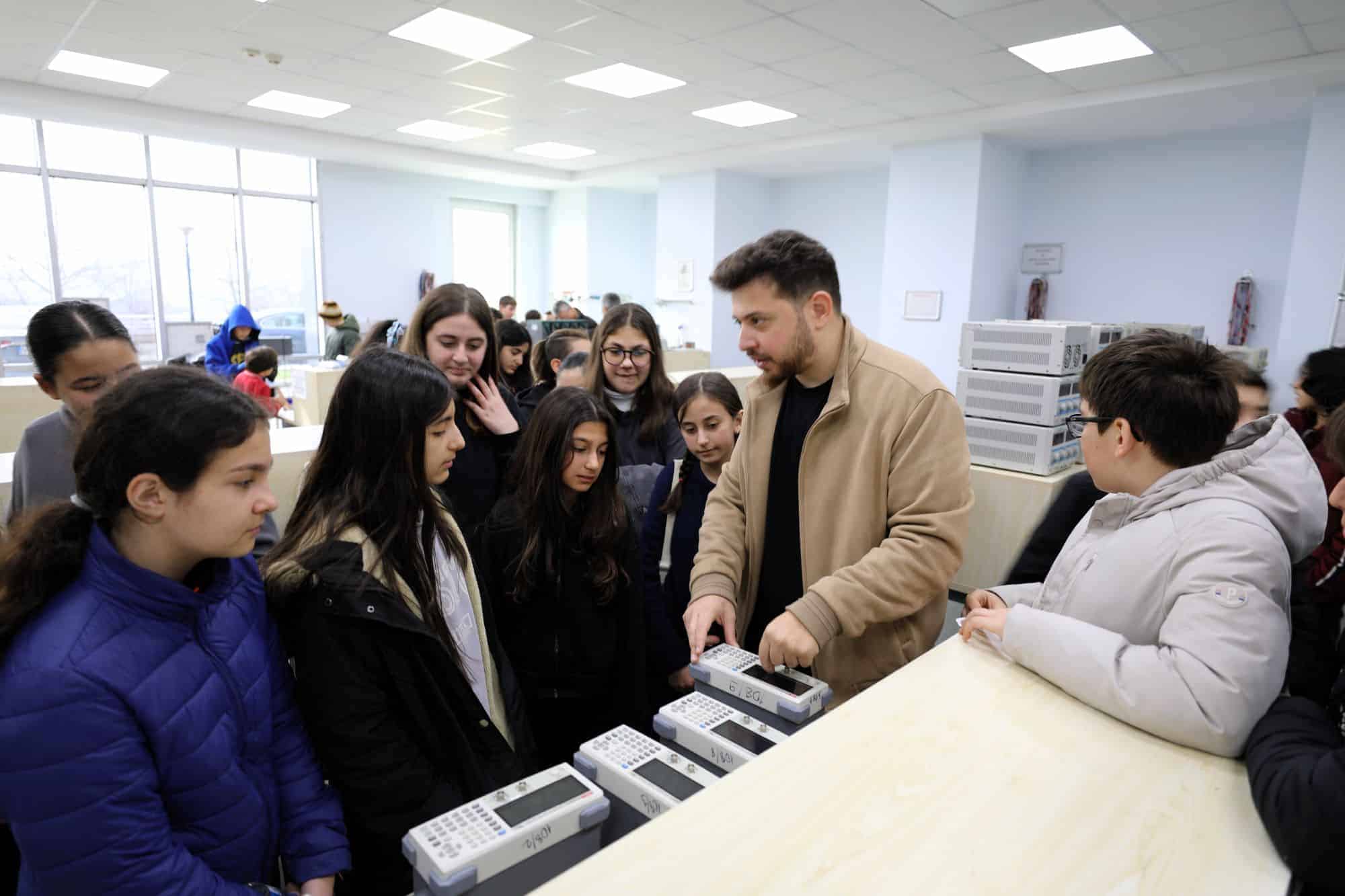 Sait Faik Abasıyanık Ortaokulu Öğrencileri SUBÜ’de Üniversite Hayatını Yerinde Gözlemledi