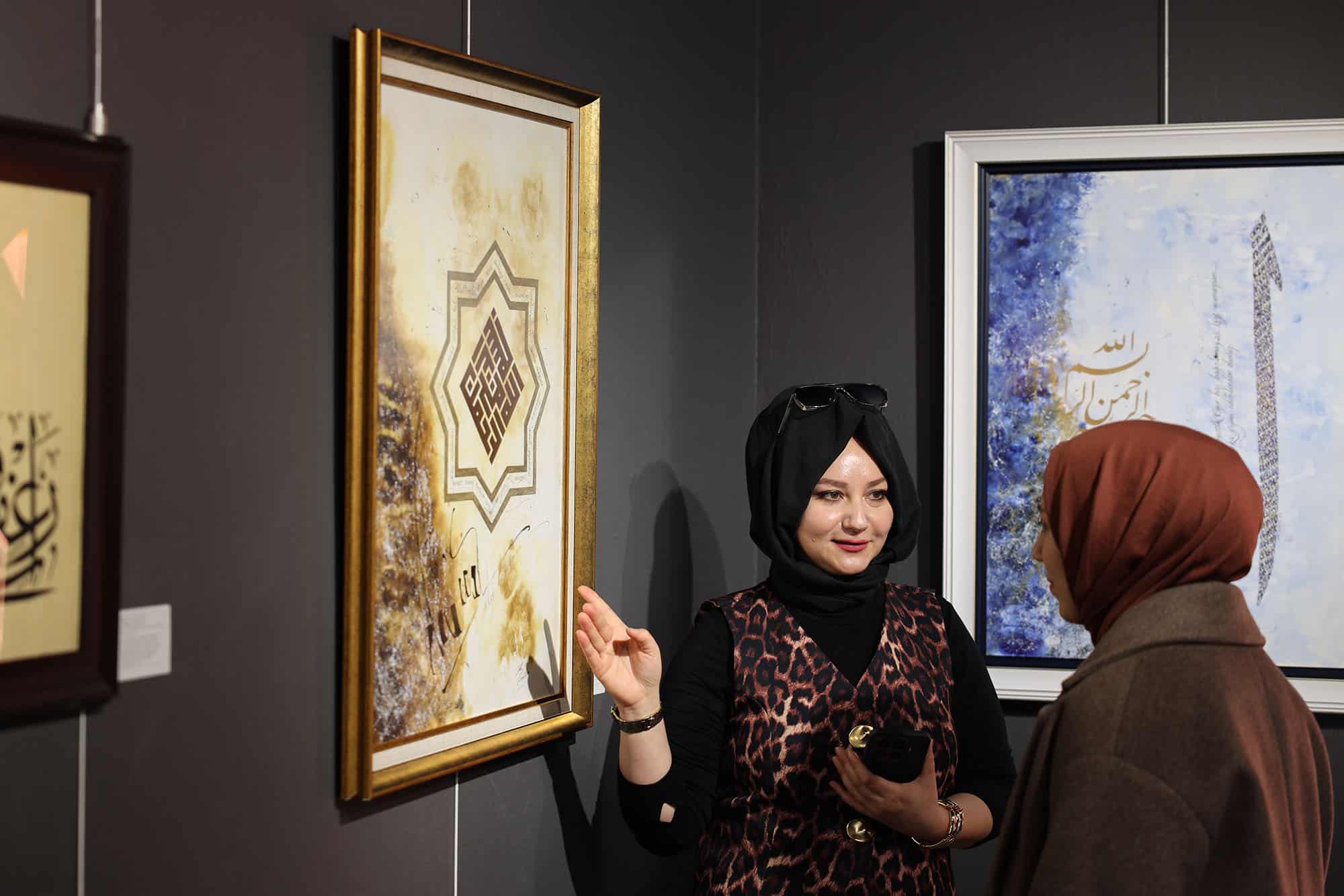 Ofis Sanat Merkezi'nde 'Nebi Mirası: Dua' Hat Eserleri Sergisi Ziyaretçilerini Ağırlıyor