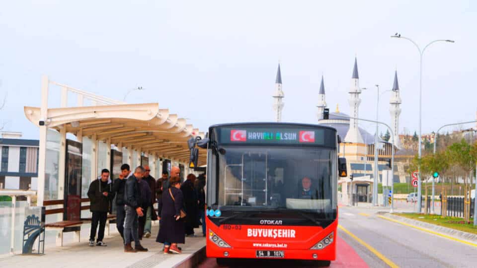 Sakarya’da 23 Nisan’da ADARAY, Metrobüs ve Belediye Otobüsleri Vatandaşlara Ücretsiz Olacak
