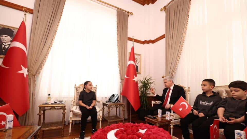 Sakarya’da 23 Nisan’da Öğrenciler Valilikte Temsili Yönetimde