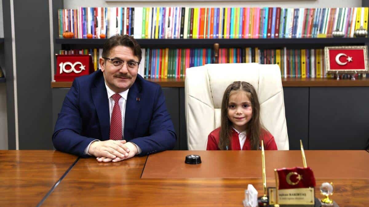 Adapazarı Osmanbey İlkokulu’ndan 23 Nisan’da İl Millî Eğitim Müdürlüğüne Anlamlı Ziyaret