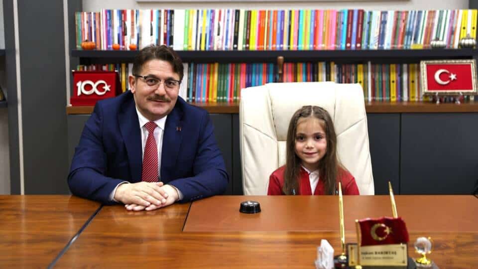 Adapazarı Osmanbey İlkokulu’ndan 23 Nisan’da İl Millî Eğitim Müdürlüğüne Anlamlı Ziyaret