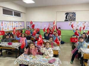 Adapazarı Sait Faik Ortaokulunda Değerler Etrafında Eğitim ve Dayanışma Sürüyor