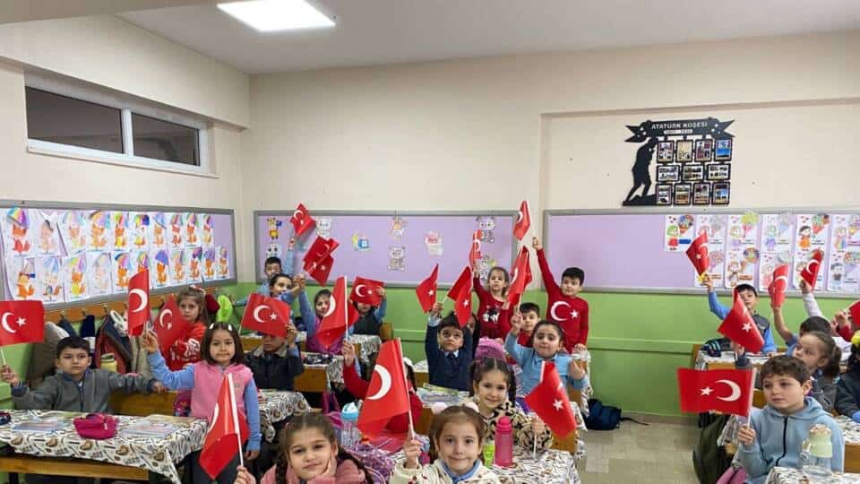 Adapazarı Sait Faik Ortaokulunda Değerler Etrafında Eğitim ve Dayanışma Sürüyor