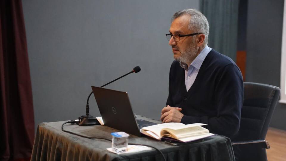 Büyükşehir Akademi'de Mesnevi Okumaları ile Yeni Eğitim Dönemi Başladı: İlk Ders Kendini Bilmek Üzerine