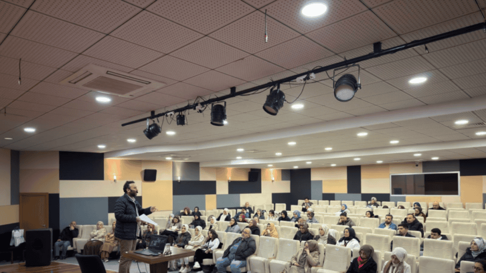 Büyükşehir Akademi’de İbnü’l-Arabi ve Modern Şiirle İlk Hafta Eğitimleri Tamamlandı