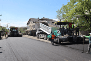 Akyazı’da Altındere ve Yağcılar Mahallelerinde Asfalt Serimi Başladı