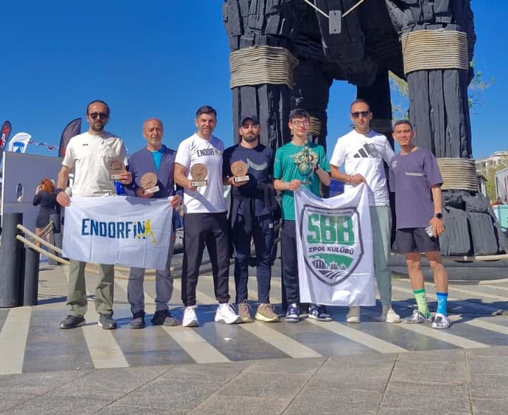 Sakarya Büyükşehirli Atletler Troya Maratonu’nda Birincilikler ve Kupa Başarıları Elde Etti