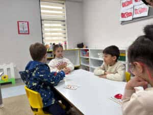 Sakarya’da 23 Nisan’da Anaokulu ve Hastanede Çocuklara Bayram Hediyesi Dağıtıldı