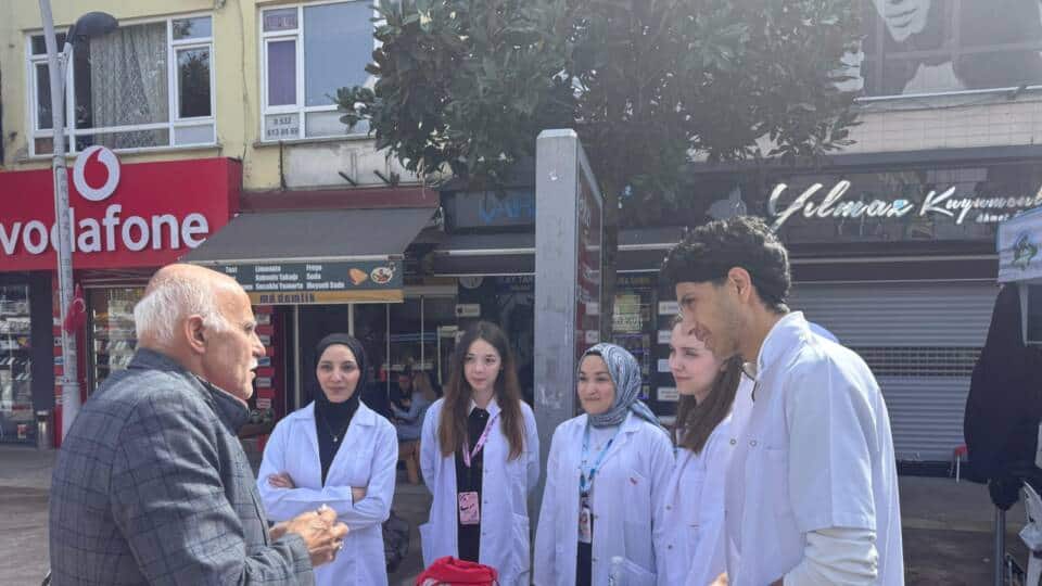 Sağlık Bilimleri Fakültesi Öğrencileri Akyazı’da Otizm Hakkında Bilgilendirme Çalışması Yaptı