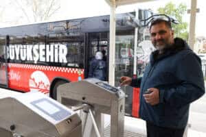 Sakarya’da Metrobüslerde Ücretli Döneme Geçildi, İlk Gün 10 Bin Yolcuya Ulaşıldı