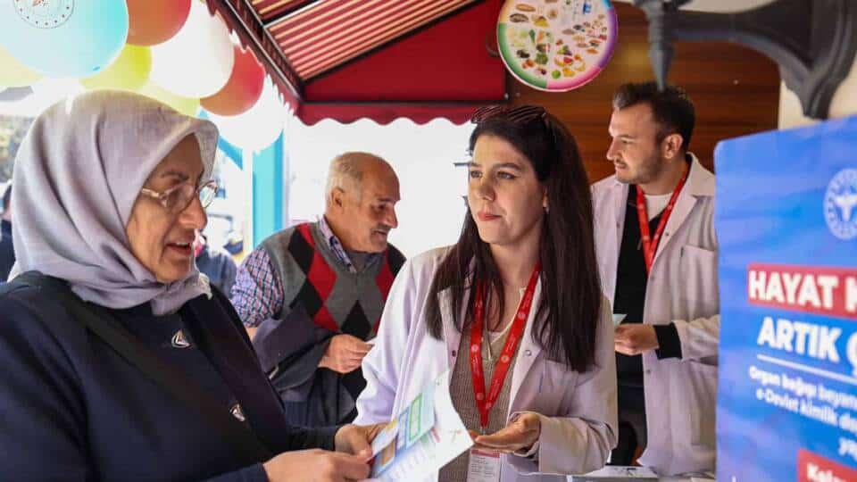 Sakarya Atatürk Bulvarı’nda Sağlık Sokağı Hizmete Sunuldu: Vatandaşlara Çok Yönlü Bilgilendirme ve Danışmanlık İmkanı
