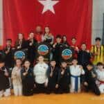 Serdivan Belediyesi Karate Takımı 23 Nisan Şampiyonası’nda 10 Birincilik ve 25 Madalya Elde Etti