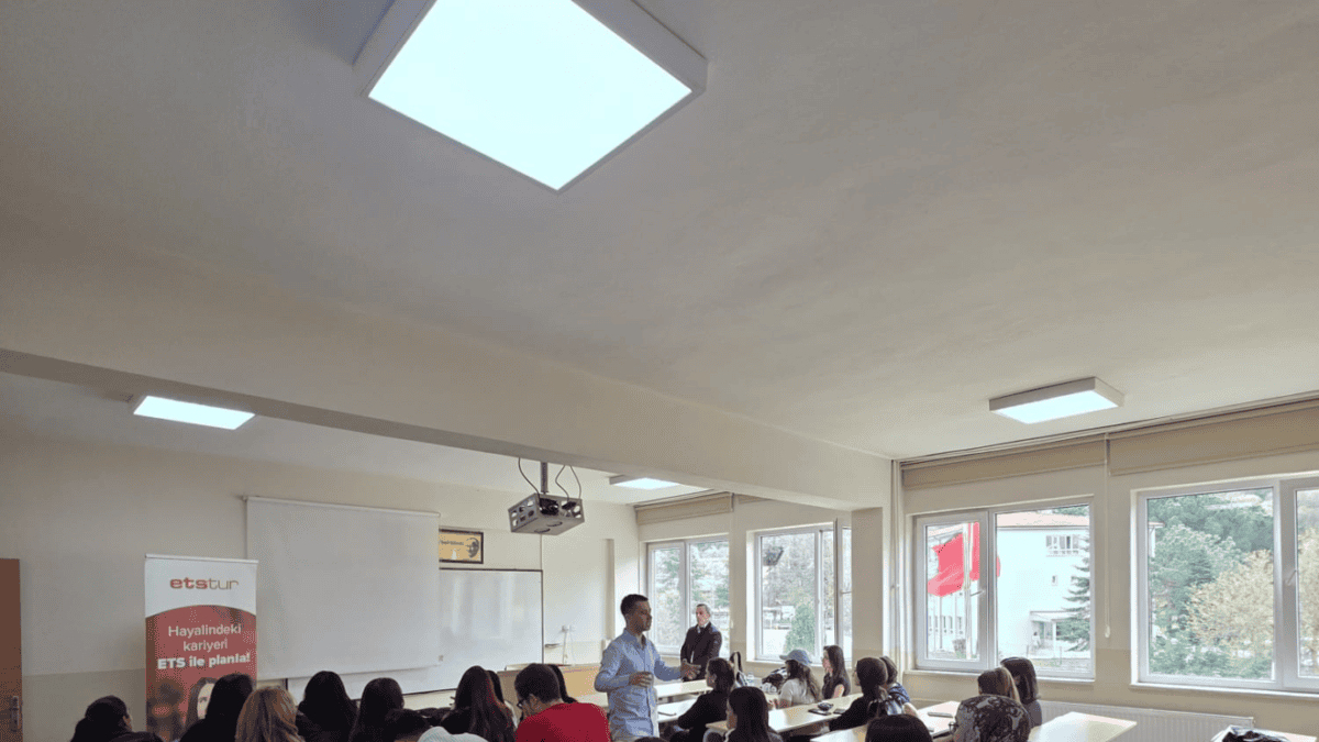 Sakarya MYO’da Turizmde Değişen Trendler ve Sektör Vizyonu Konulu Kariyer Etkinliği Gerçekleştirildi