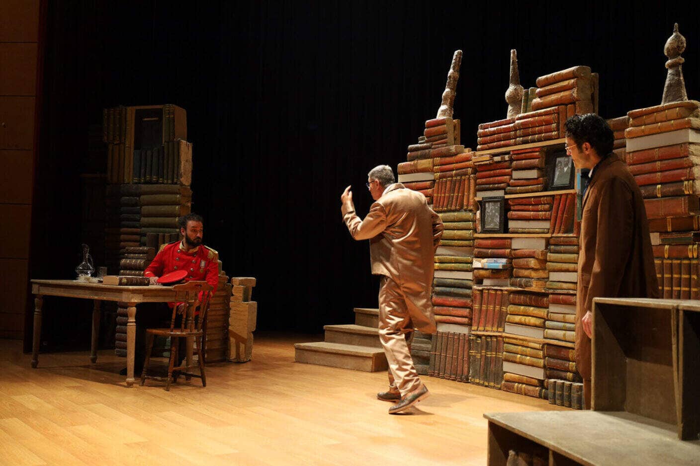 Çehov Kabare Tiyatro Oyunu Sakarya'da Büyükşehir Kültür Sanat Takviminde Sahnelendi