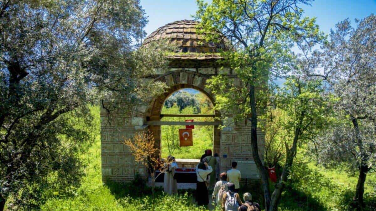 SAÜ İlahiyat Fakültesi Öğrencileri İznik’te Teorik Fotoğraf Bilgilerini Pratikle Destekledi