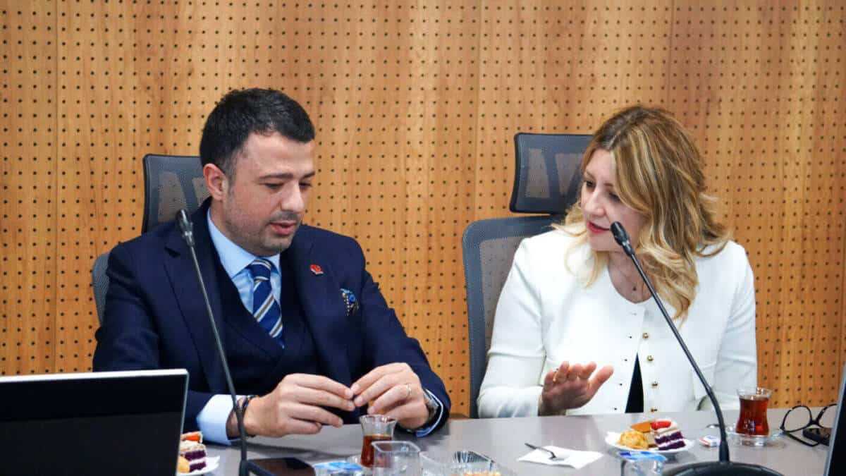 SAÜ İşletme Fakültesi Danışma Kurulu'ndan Yetkinlik Odaklı Eğitim ve Sektörle Güçlü İş Birliği Adımı