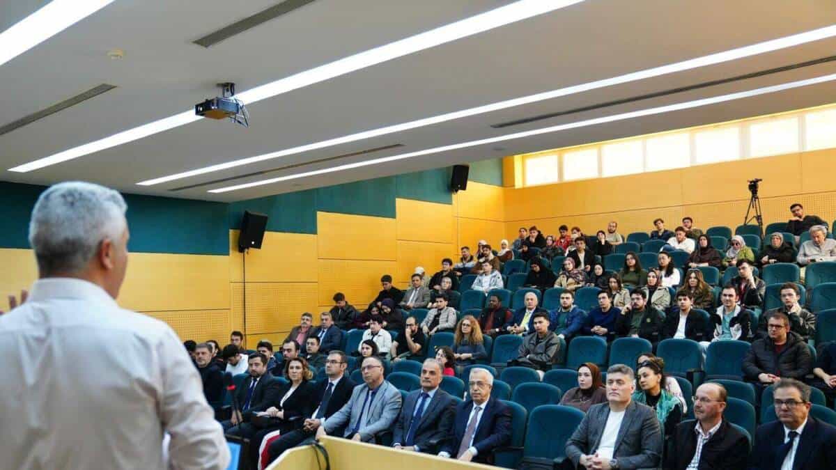 Sakarya Üniversitesi’nde Dijitalleşme ve Ulusal Güvenlikte Yeni Riskler ile 5G-6G Dönüşümü Tartışıldı