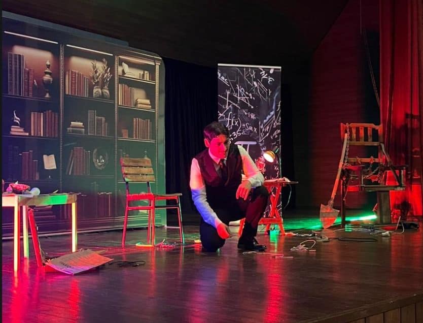 Serdivan Kültür Salonu’nda Nikola Tesla’ya Adanan Tiyatroya Büyük İlgi