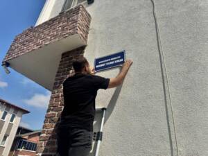 Serdivan’da Hizmet Edenlerin İsimleri Sokaklarda Kalıcı Olarak Yaşatılıyor